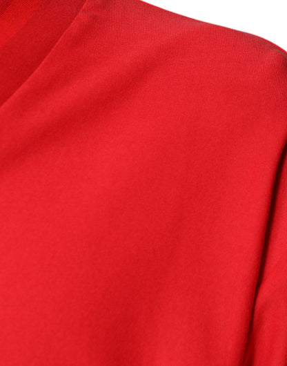 تي شيرت دولتشي آند غابانا أحمر من القطن برقبة على شكل حرف V وأكمام قصيرة