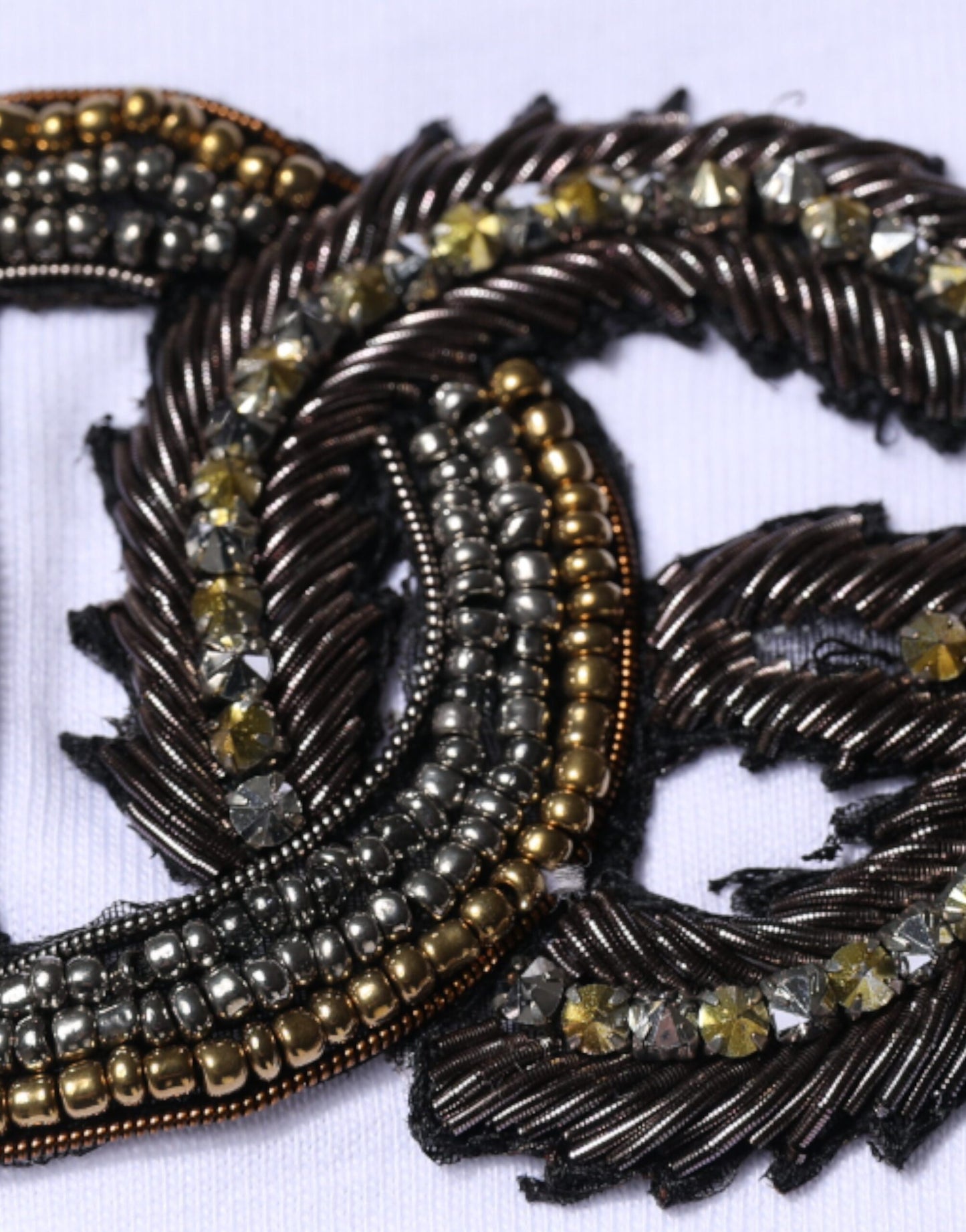 تي شيرت دولتشي آند غابانا أبيض من القطن بشعار DG وياقة دائرية