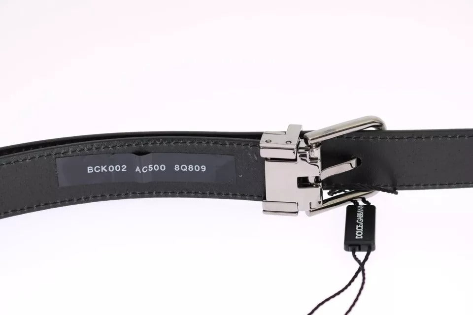 طقم هدايا من دولتشي آند غابانا، حزام من الجلد باللونين الأبيض والأزرق، مع ربطة عنق من الحرير