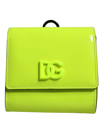 محفظة دولتشي آند غابانا ذات الطيات المزدوجة باللون الأصفر والأخضر وشعار DG وحزام الرقبة