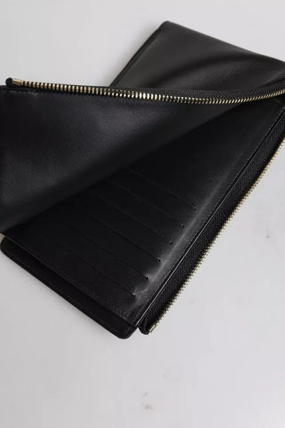 محفظة دولتشي آند غابانا للعملات المعدنية والبطاقات بحزام للرقبة ولوحة شعار من الجلد الأسود