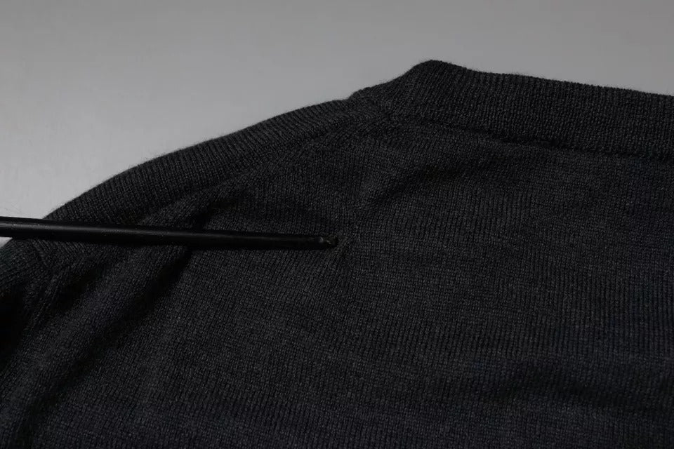 سترة دولتشي آند غابانا رمادية داكنة بشعار DG وياقة دائرية