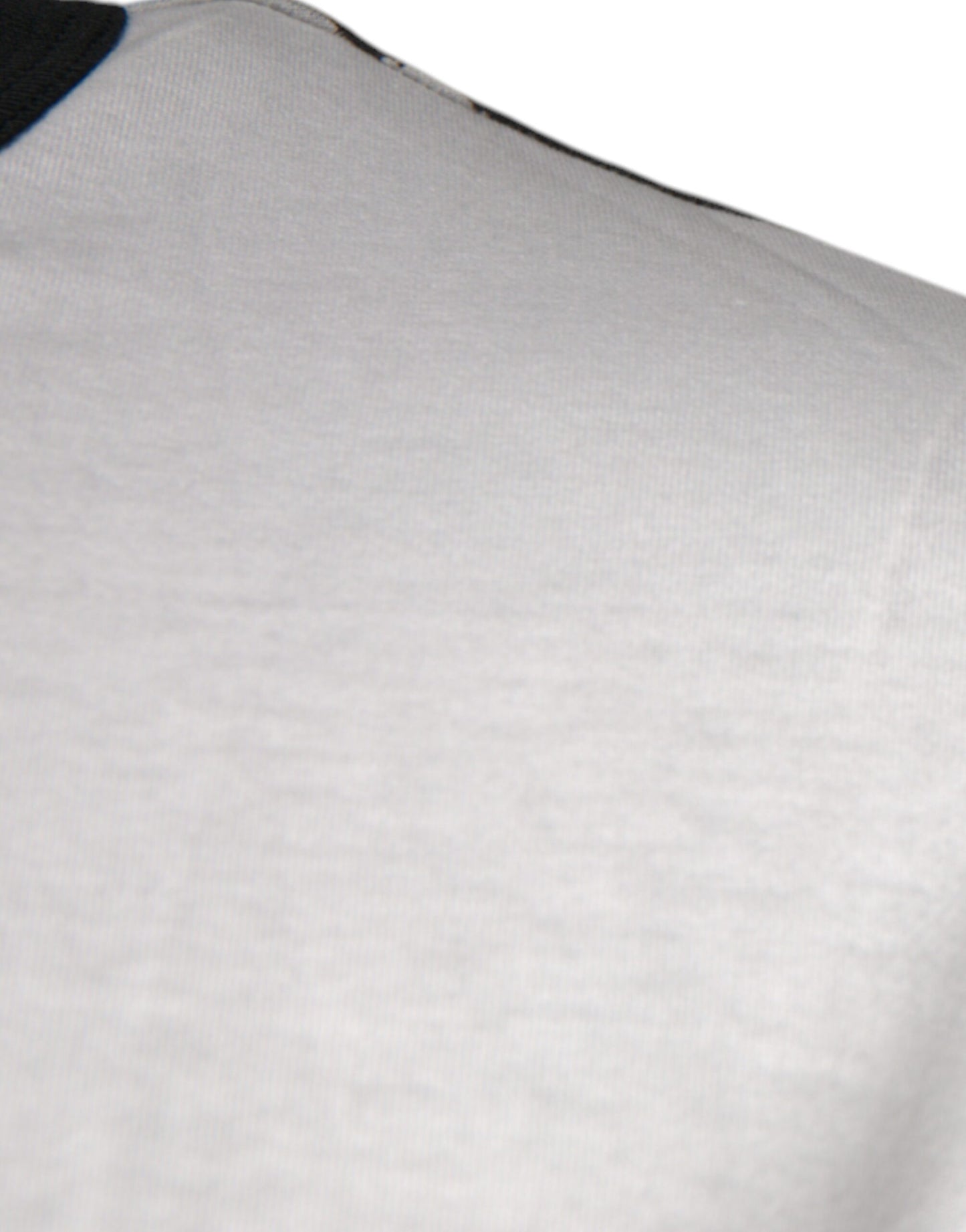 تي شيرت دولتشي آند غابانا متعدد الألوان بطبعة مموهة ورقبة دائرية