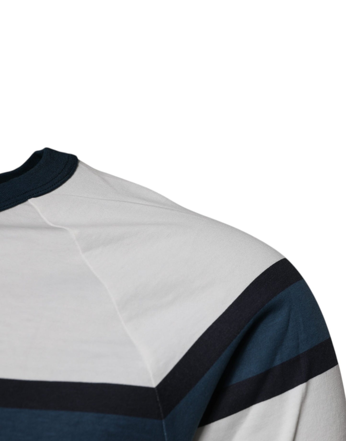 تي شيرت رجالي قطني بياقة دائرية وطبعة شعار دولتشي آند غابانا باللون الأبيض