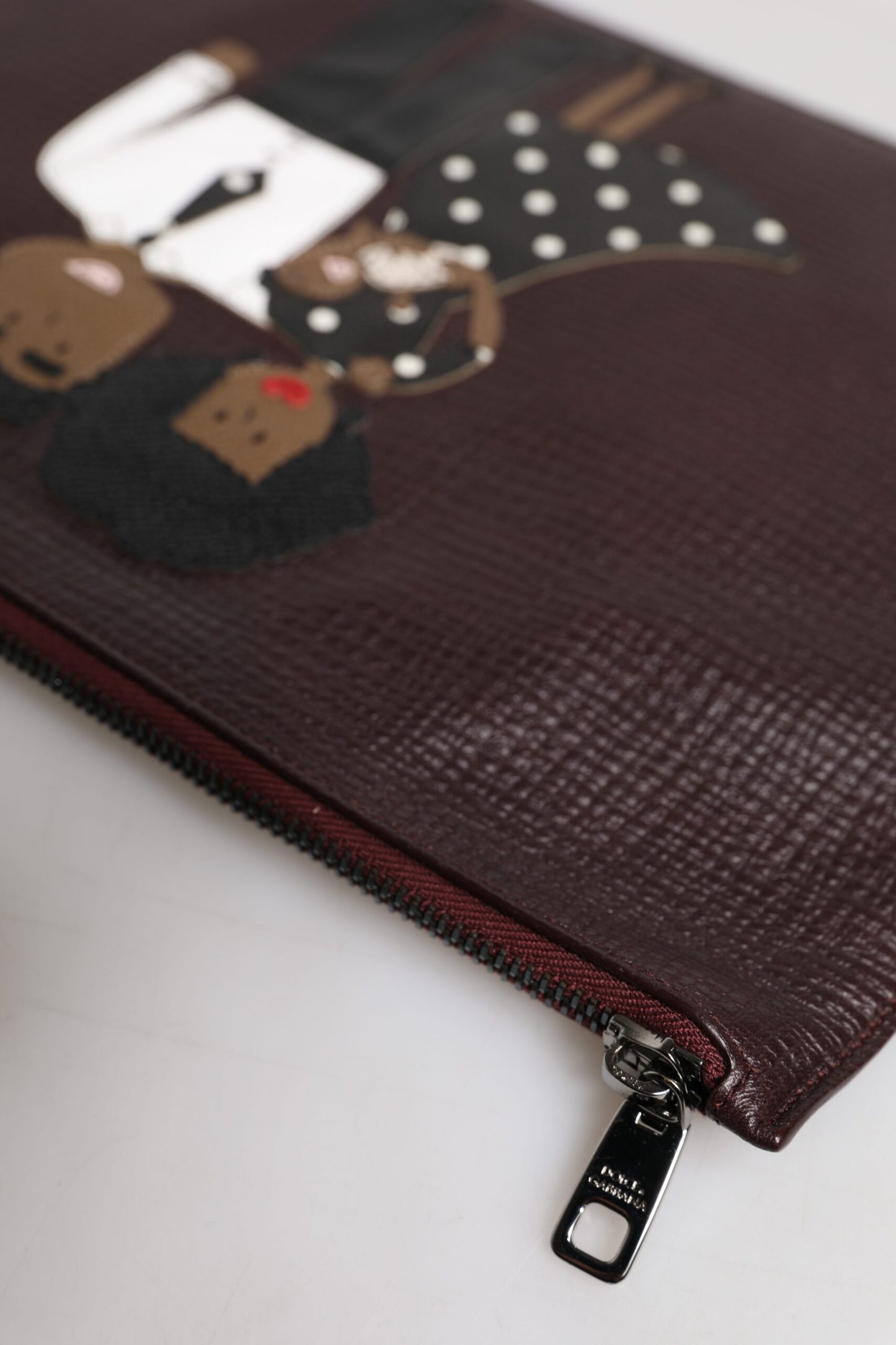 حقيبة كلاتش رجالية مزينة من دولتشي آند غابانا، مصنوعة من الجلد البني #DGFAMILY