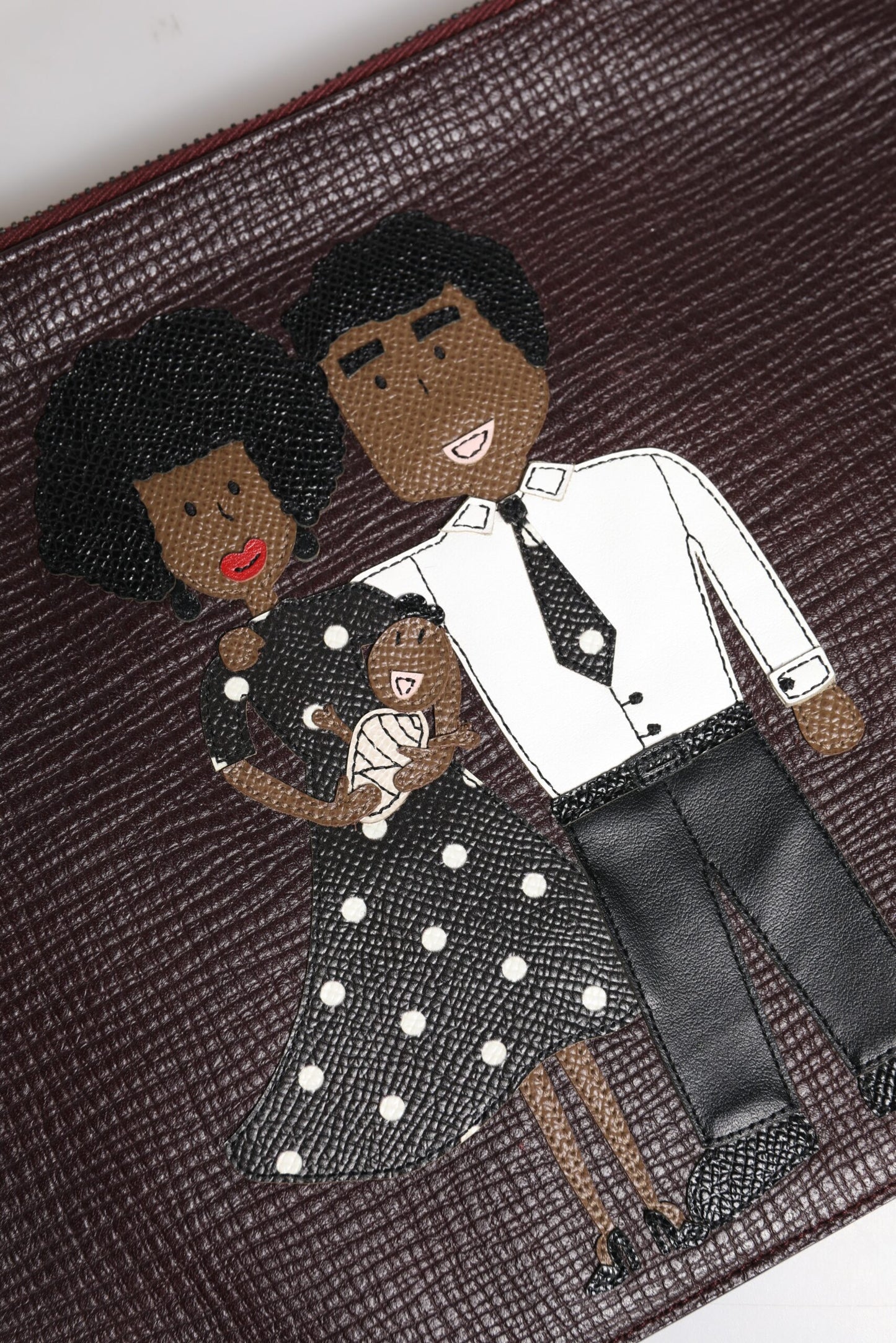 حقيبة كلاتش رجالية مزينة من دولتشي آند غابانا، مصنوعة من الجلد البني #DGFAMILY