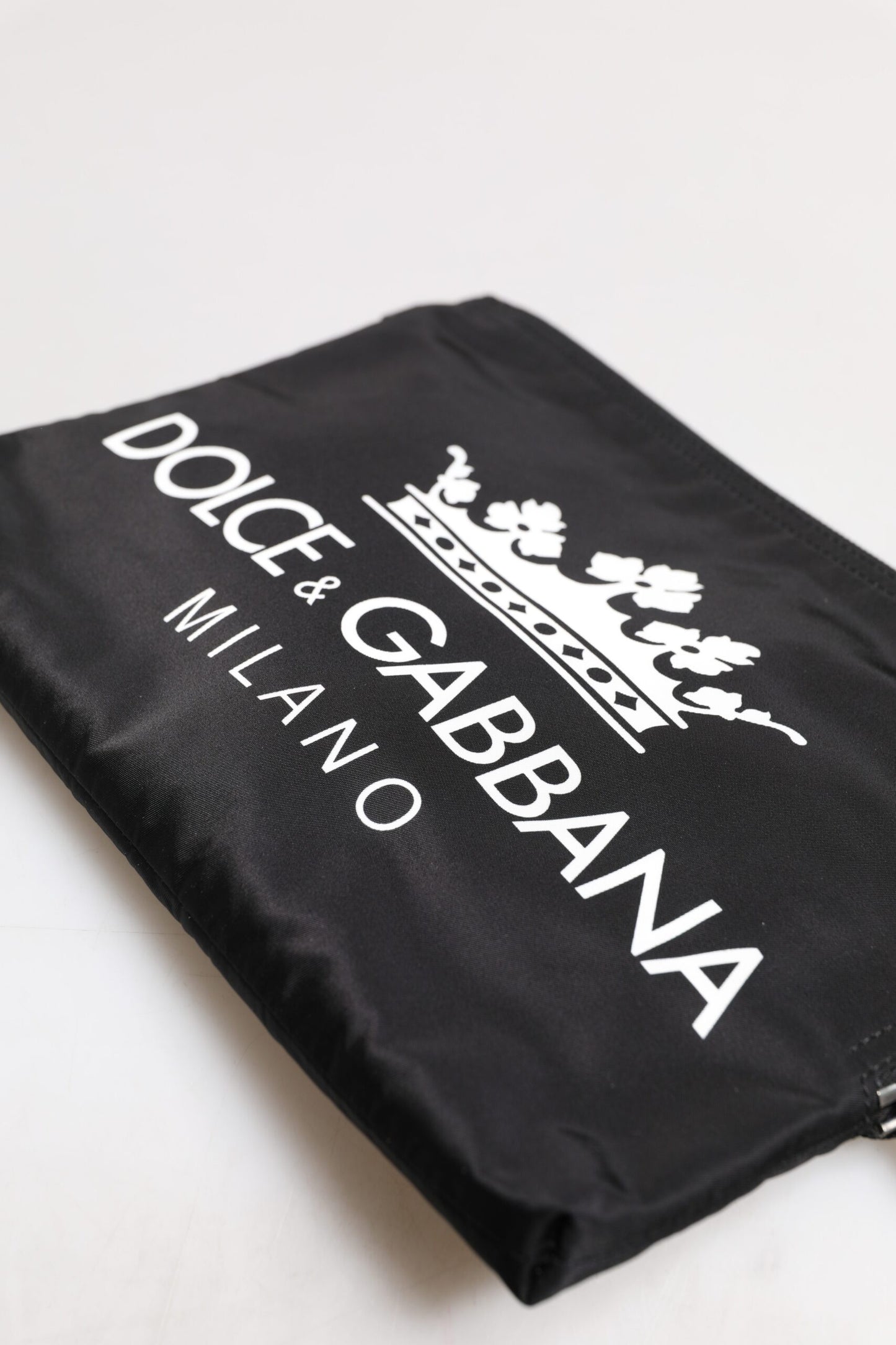 حقيبة كلاتش من النايلون بطبعة DG Milano باللون الأسود من Dolce &amp; Gabbana