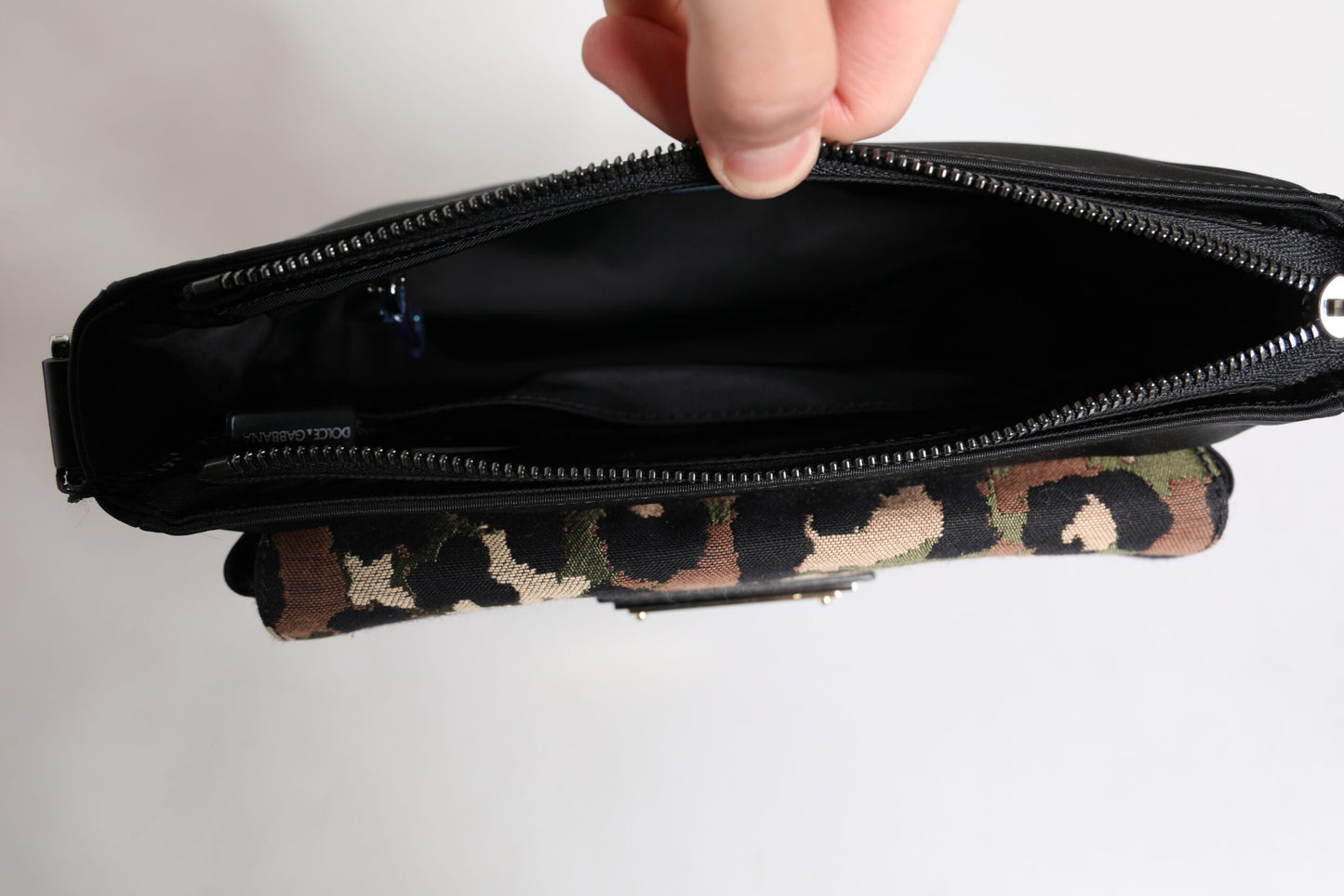 حقيبة كروس بودي متعددة الألوان من دولتشي آند غابانا بنقشة جلد النمر