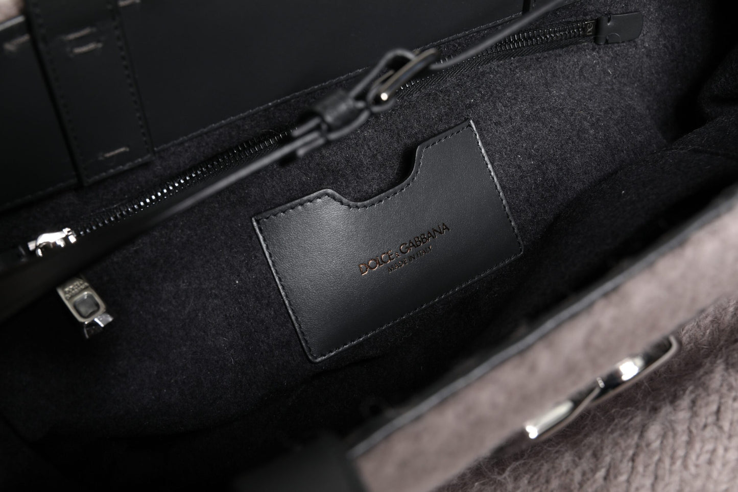 حقيبة كتف دولتشي آند غابانا من صوف الألبكة الرمادي مع لوحة شعار