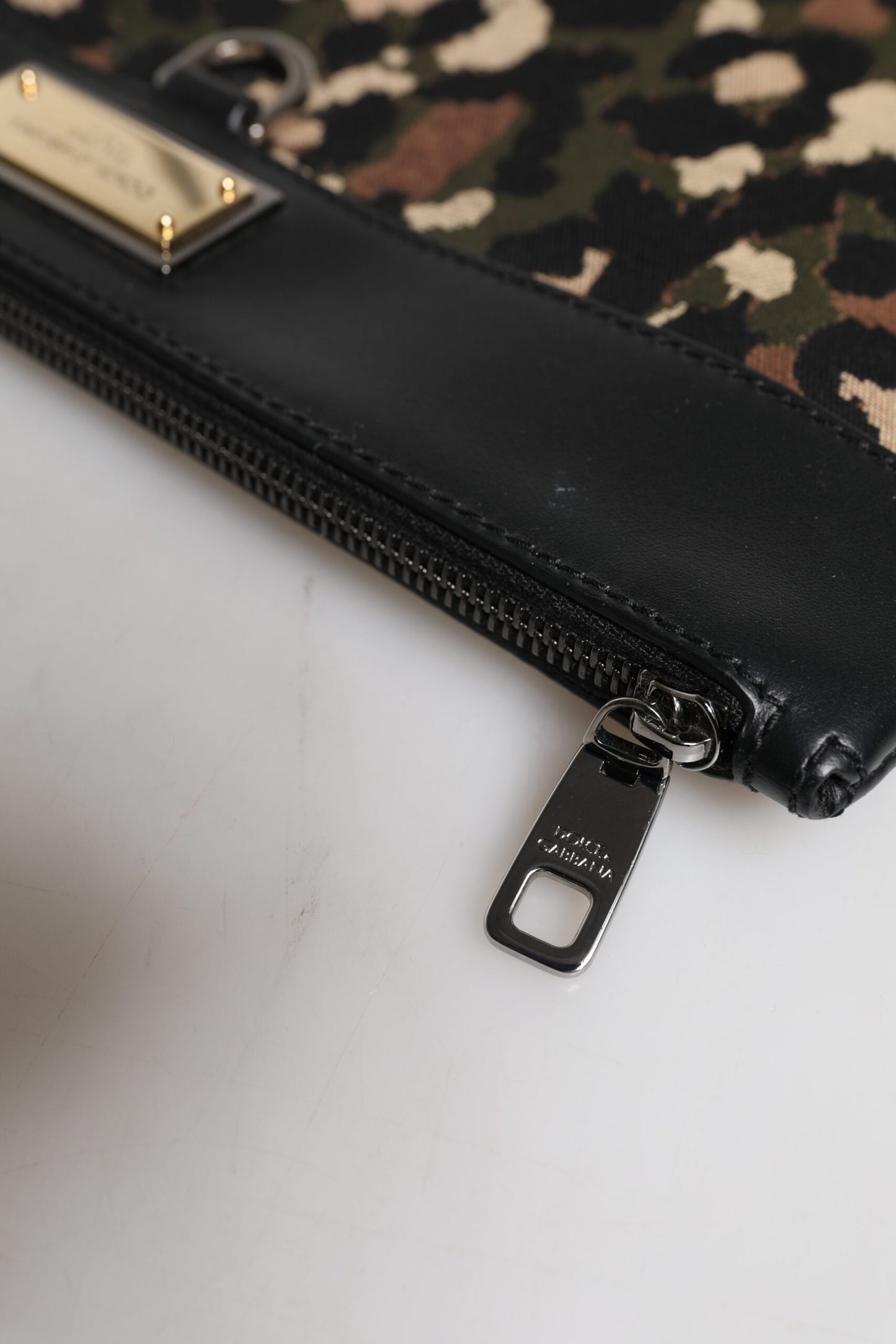 حقيبة دولتشي آند غابانا متعددة الألوان بطبعة جلد النمر وشعار الماركة