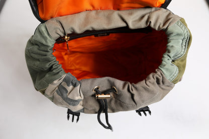 حقيبة ظهر دولتشي آند غابانا للسفر باللون الأخضر العسكري المرقعة