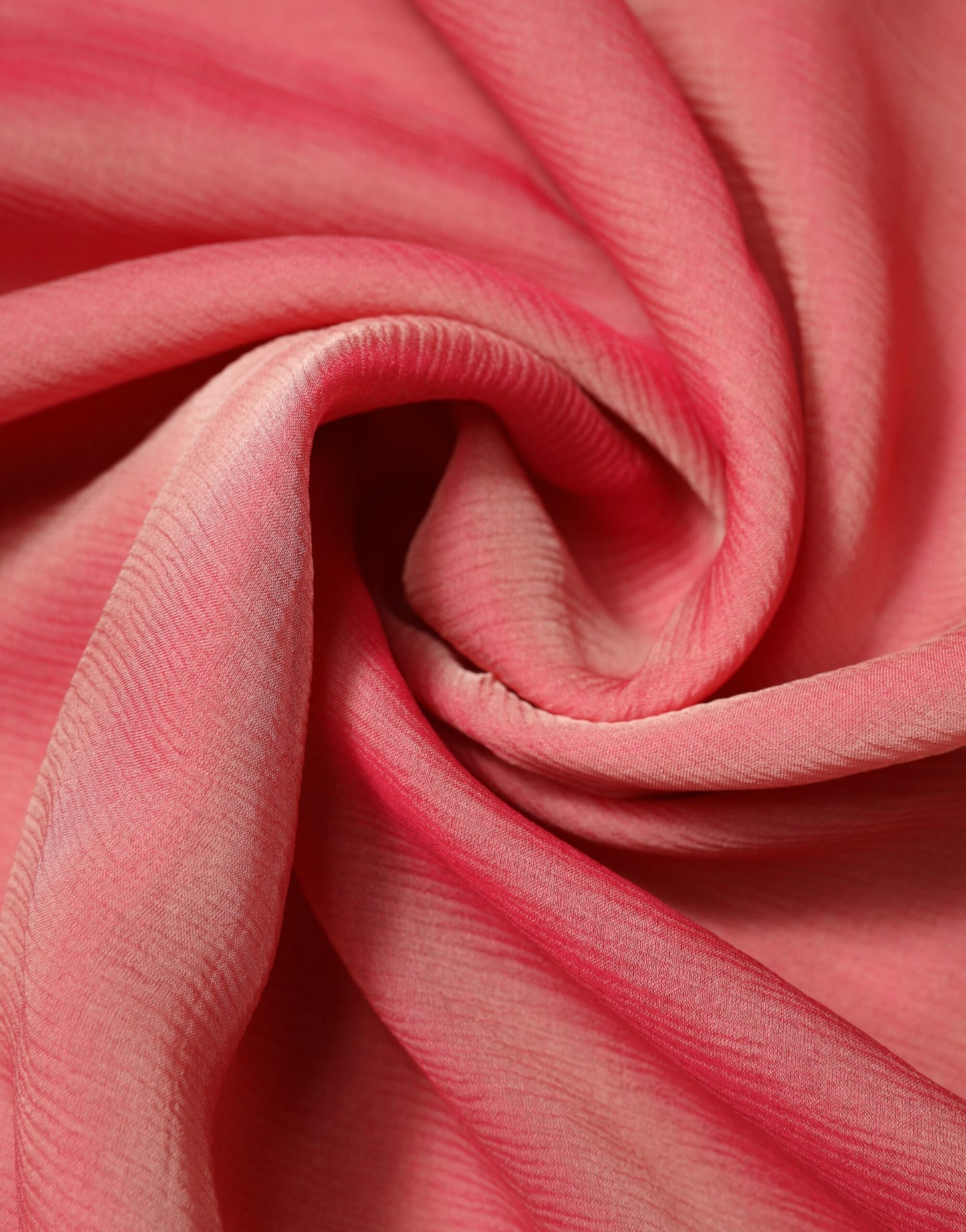 وشاح نسائي مستطيل من الحرير الوردي من دولتشي آند غابانا