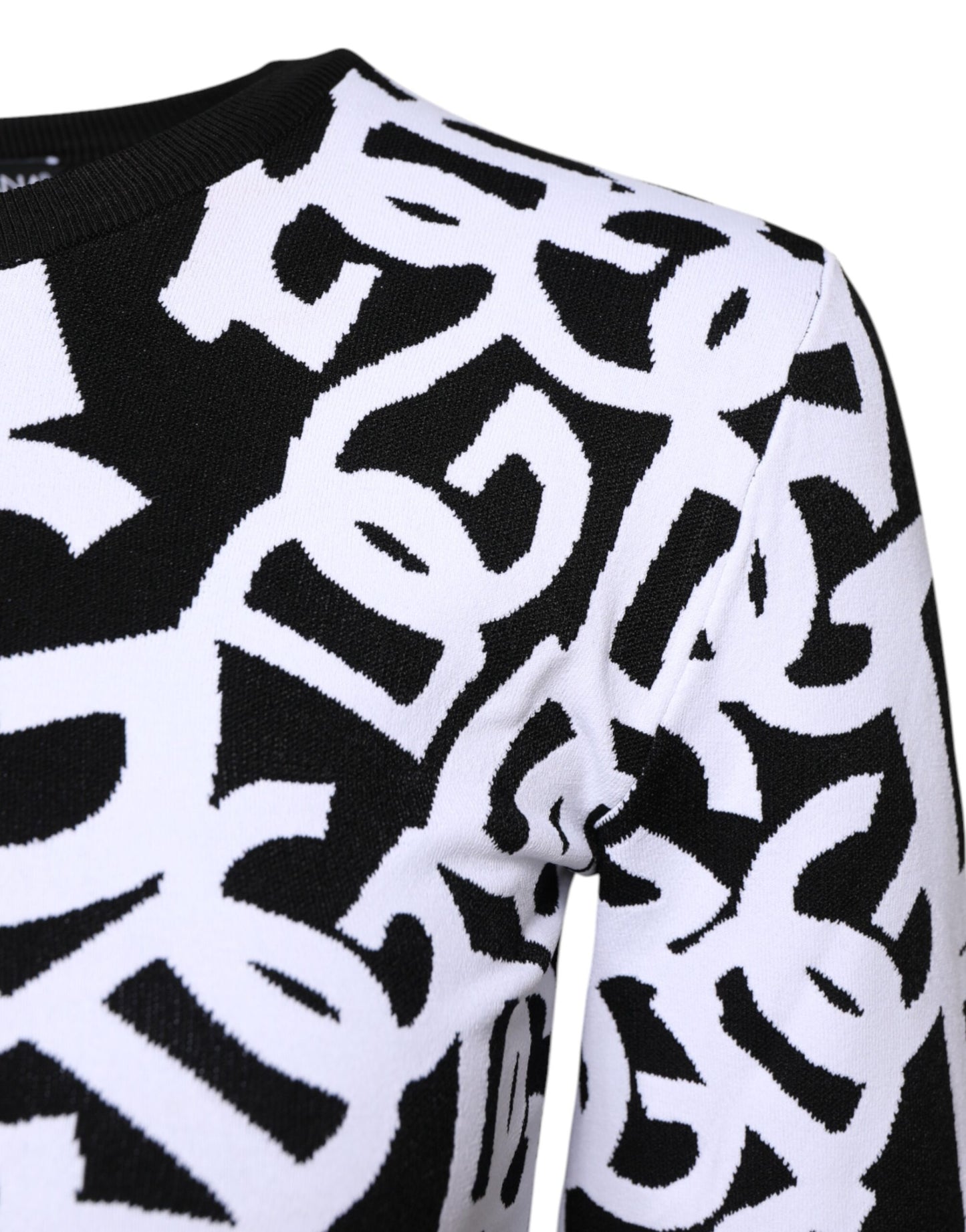 سترة نسائية من دولتشي آند غابانا بطبعة شعار باللونين الأبيض والأسود