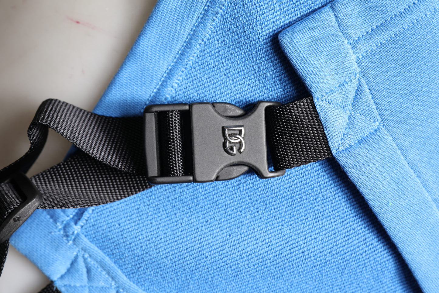 سترة رياضية رجالية بغطاء رأس من القطن الأزرق من دولتشي آند غابانا