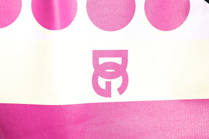 تي شيرت دولتشي آند غابانا متعدد الألوان مطبوع عليه شعار بأكمام قصيرة