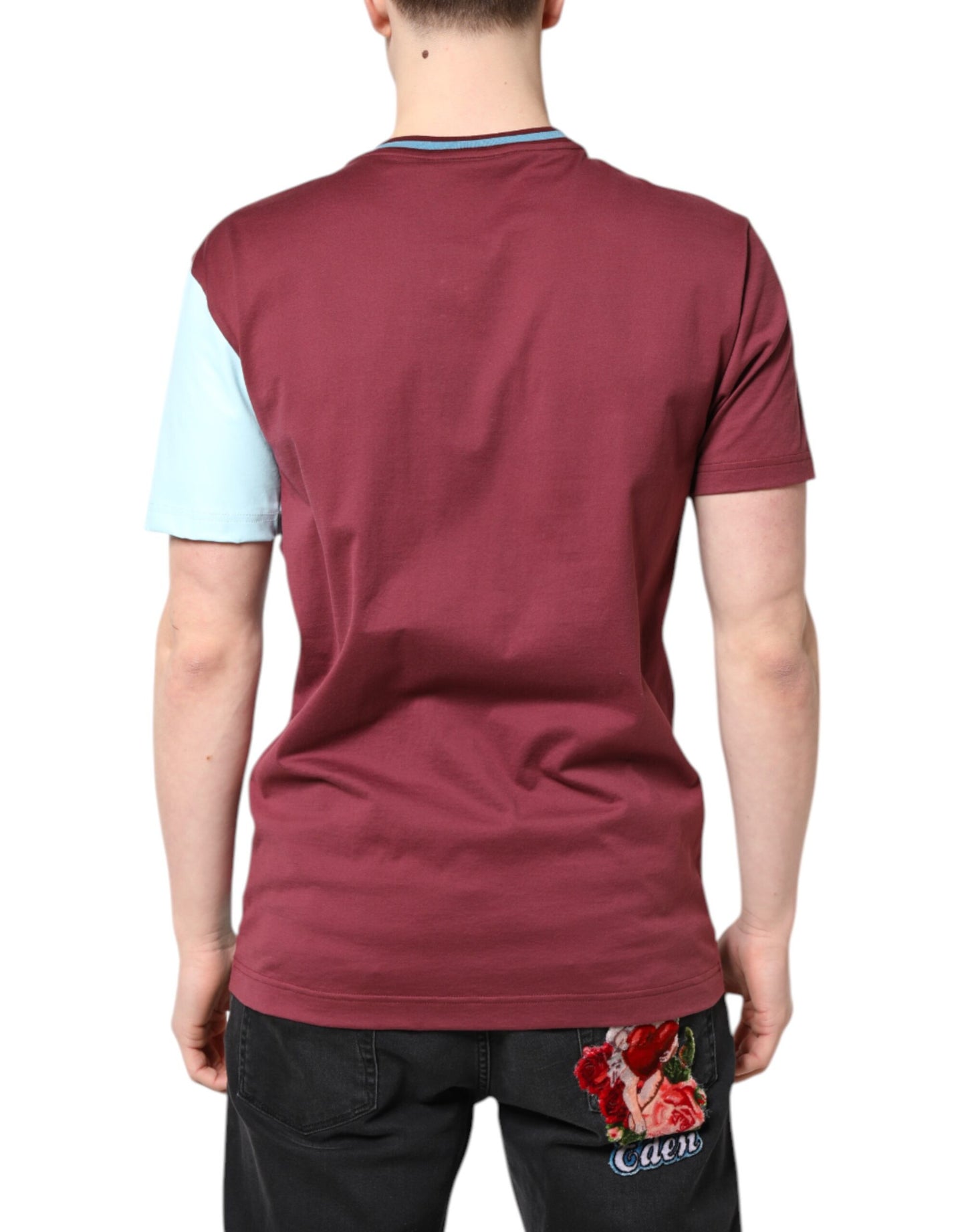 تي شيرت دولتشي آند غابانا متعدد الألوان مطبوع عليه شعار بأكمام قصيرة