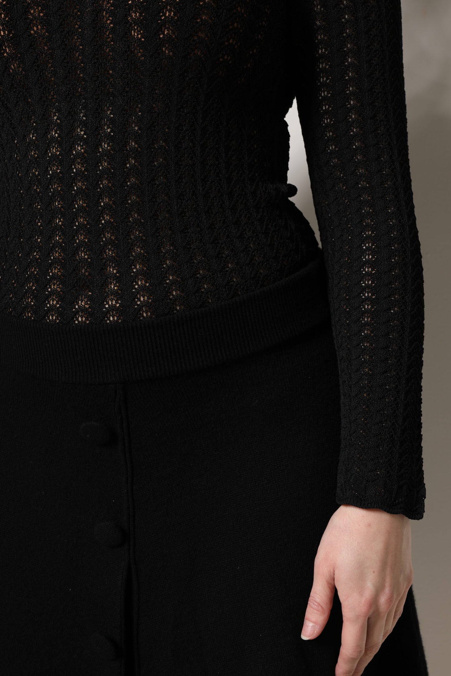 فستان دولتشي آند غابانا أسود من الكشمير بأكمام طويلة وقصة A ميدي