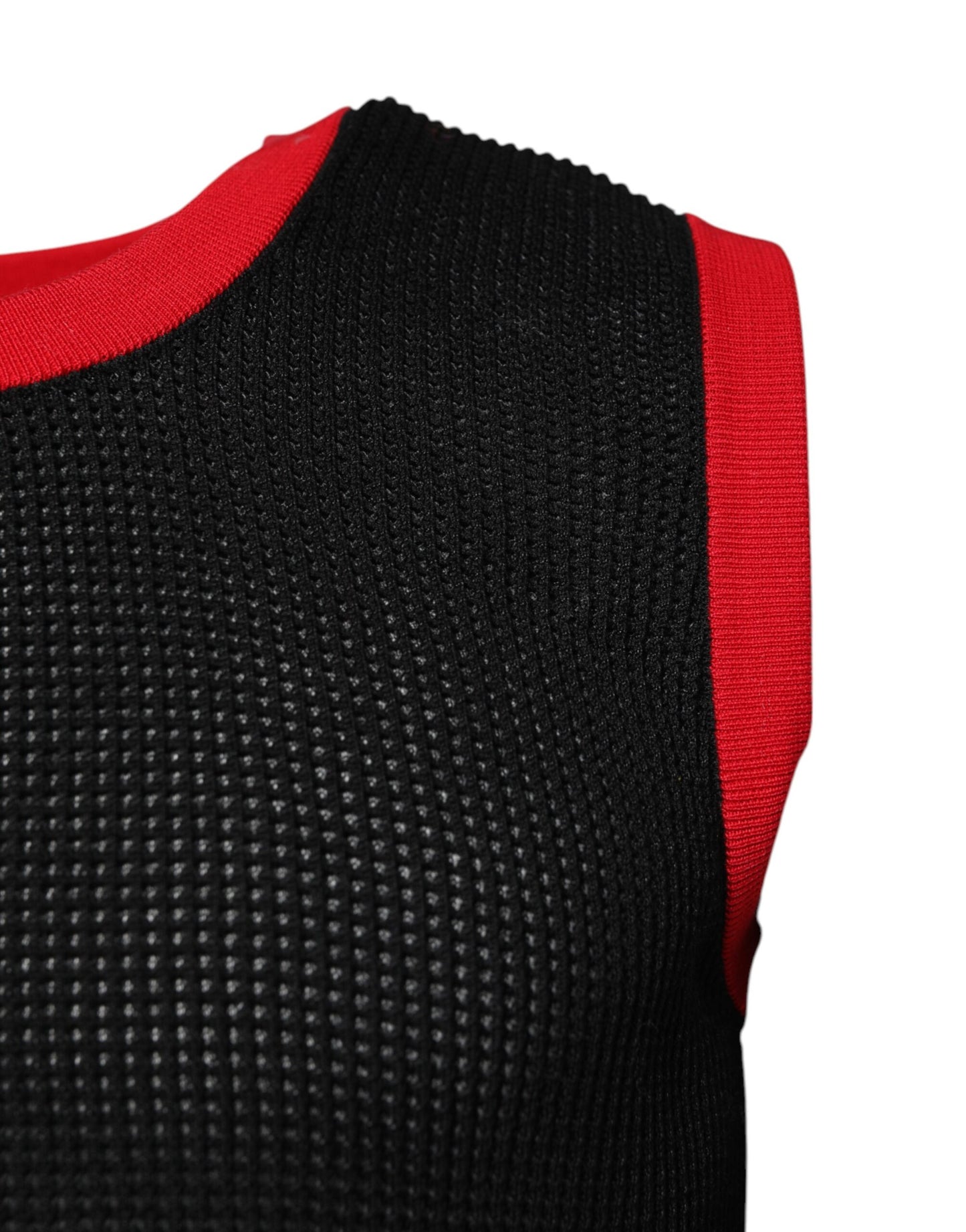 تي شيرت دولتشي آند غابانا أسود من القطن بقصّة ضيقة وياقة مستديرة