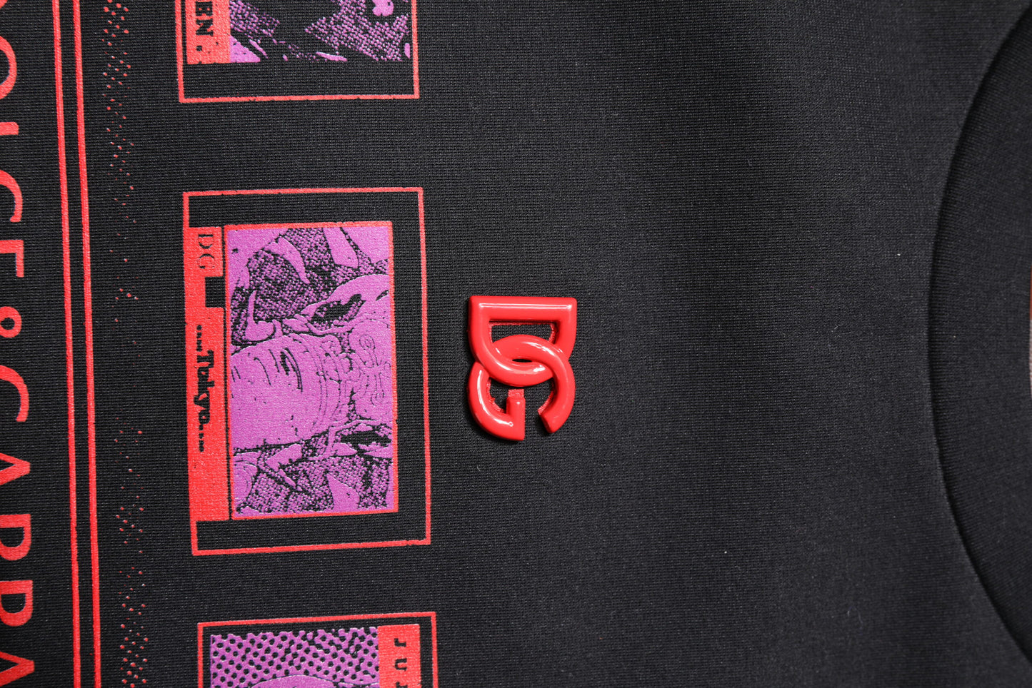 تي شيرت دولتشي آند غابانا أسود من القطن بطبعة جرافيكية ورقبة دائرية