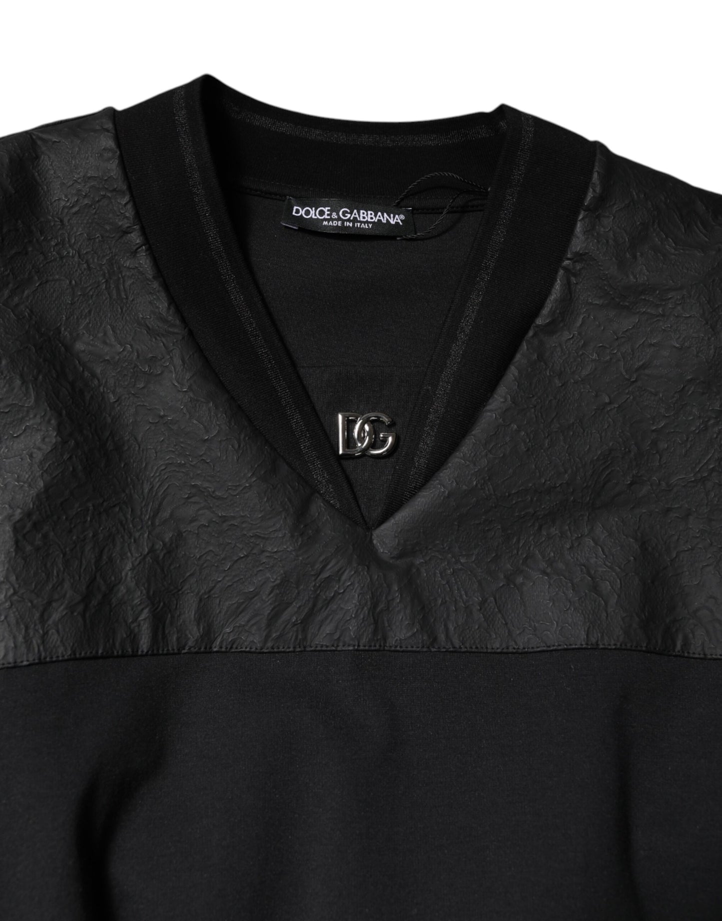 تي شيرت دولتشي آند غابانا أسود من القطن بأكمام قصيرة ورقبة على شكل حرف V