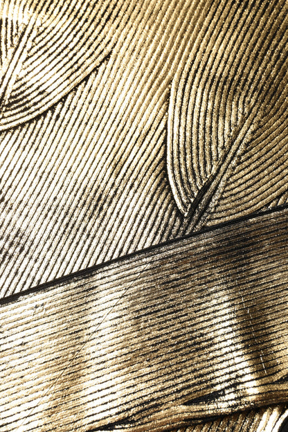 بلوزة دولتشي آند غابانا الذهبية بياقة دائرية وأكمام طويلة