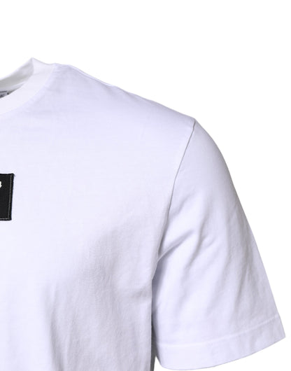 تي شيرت دولتشي آند غابانا أبيض من القطن برقبة دائرية وشعار مطبوع
