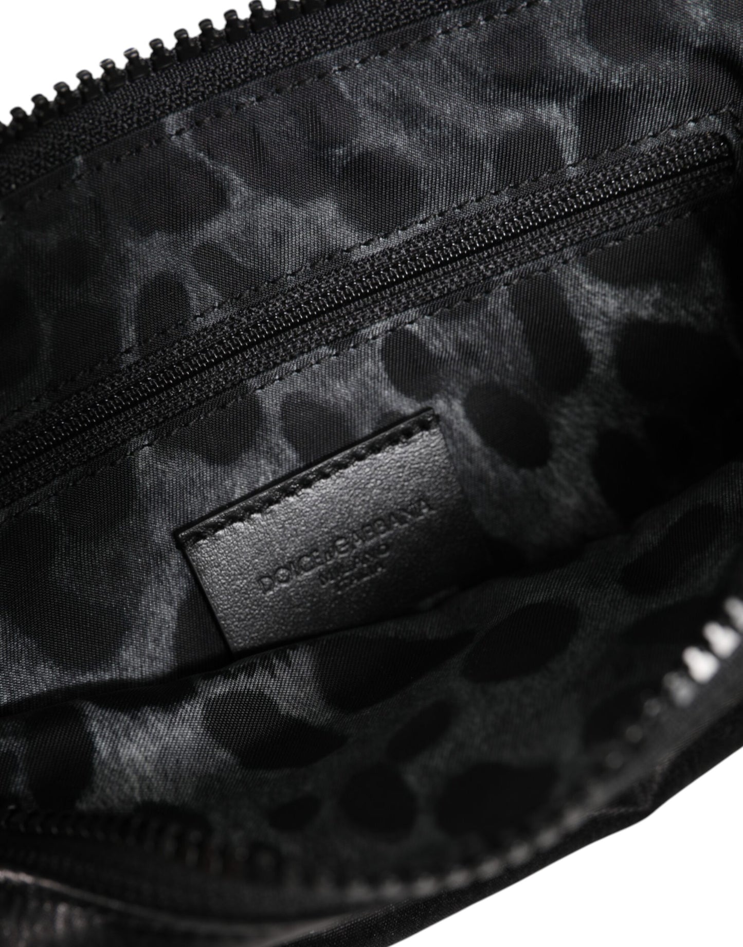 حقيبة كلاتش دولتشي آند غابانا سوداء من النايلون مزودة بلوحة مفاتيح ولوحة شعار