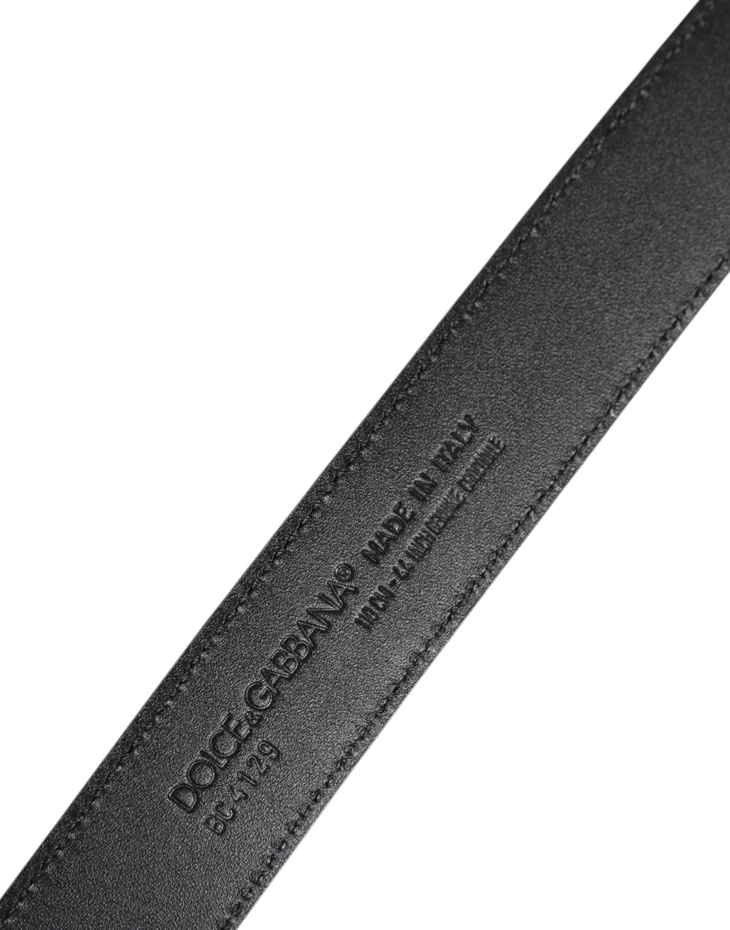 حزام دولتشي آند غابانا الكلاسيكي المصنوع من الجلد الأسود ومشبك معدني DG