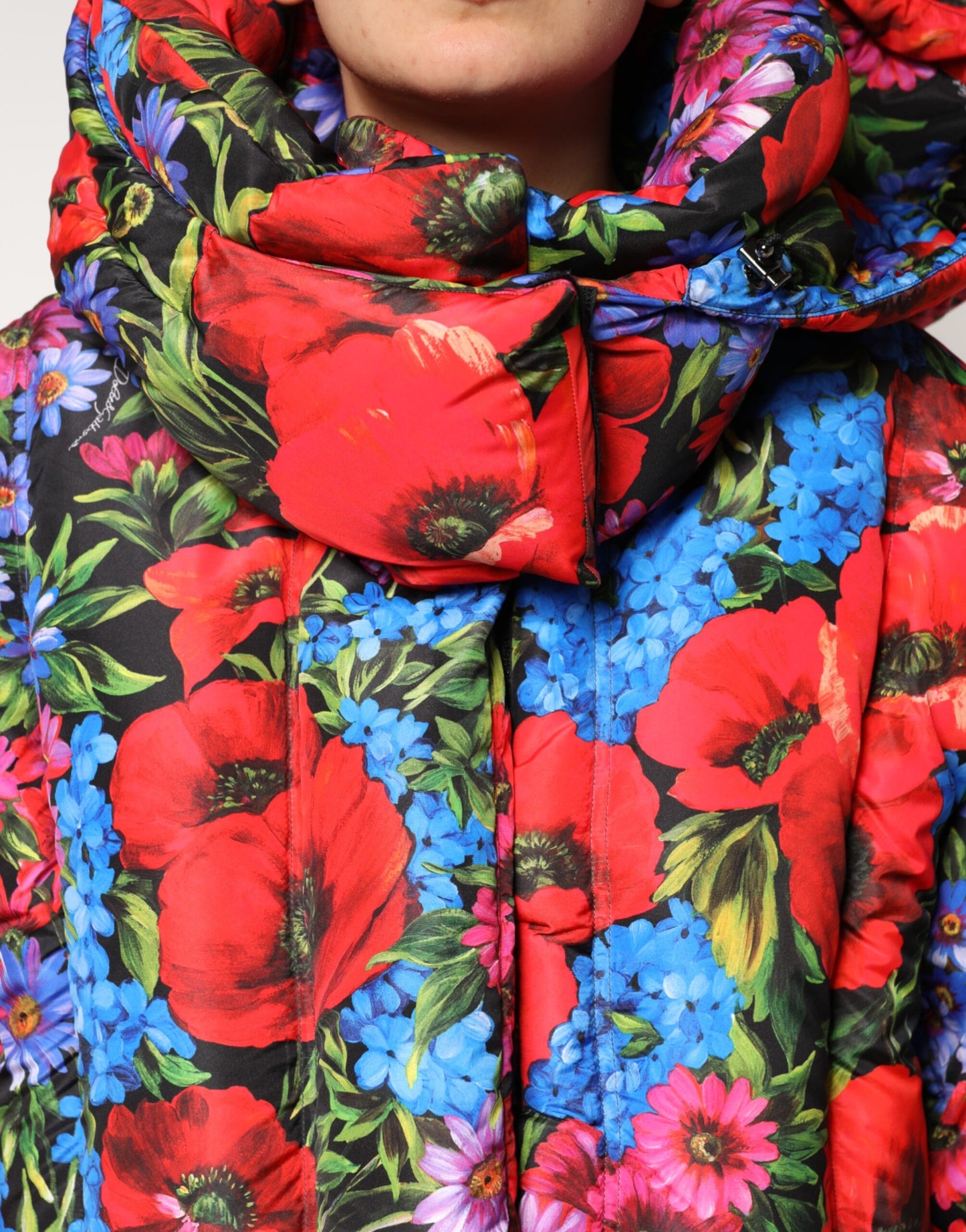 جاكيت دولتشي آند غابانا متعدد الألوان بغطاء رأس ونقشة زهور