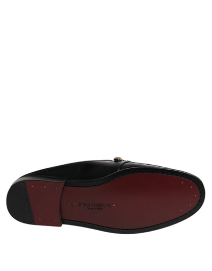 صندل دولتشي آند غابانا أسود من الجلد مزين بسلسلة DG