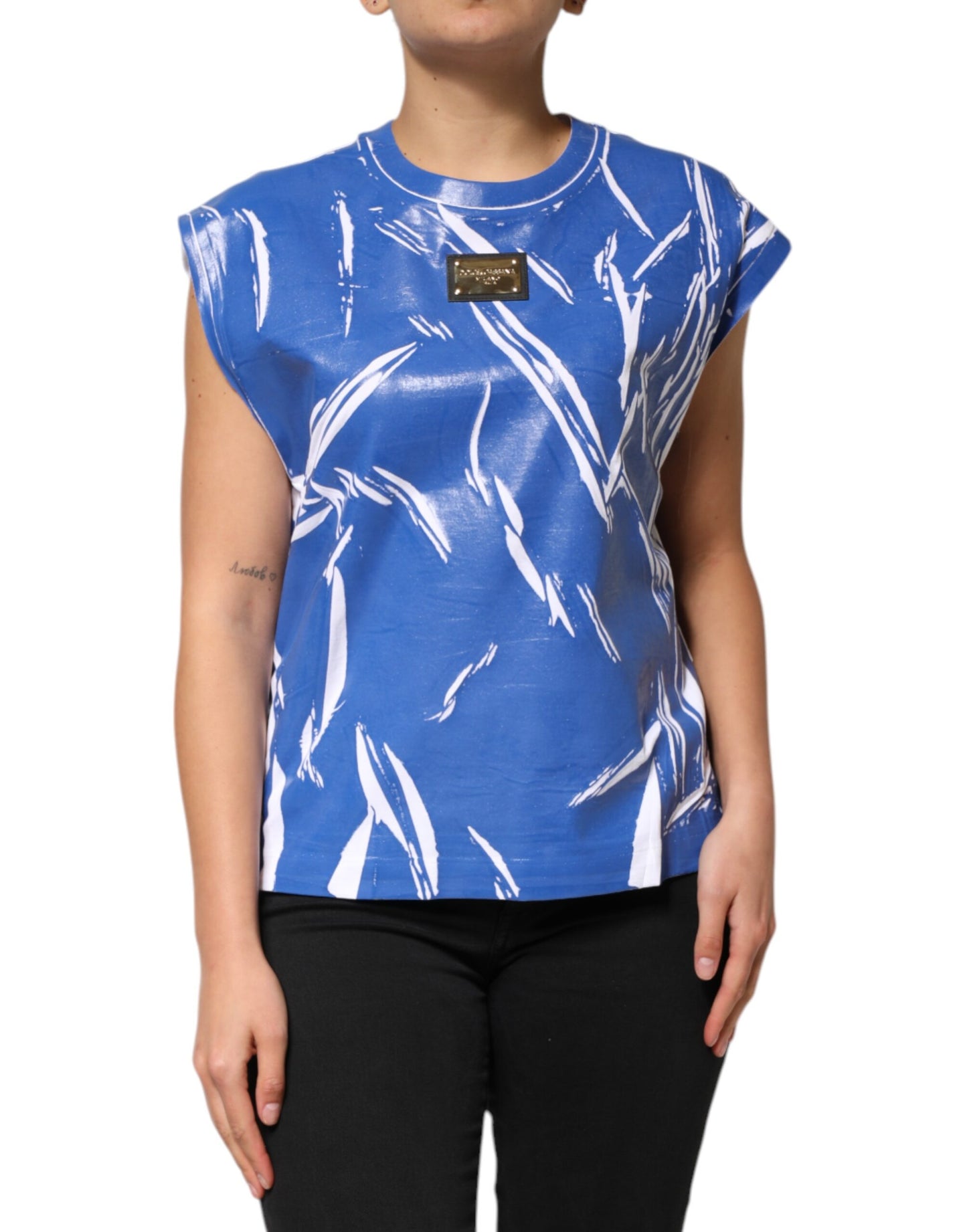 توب نسائي بدون أكمام من القطن باللون الأزرق والأبيض بشعار دولتشي آند غابانا