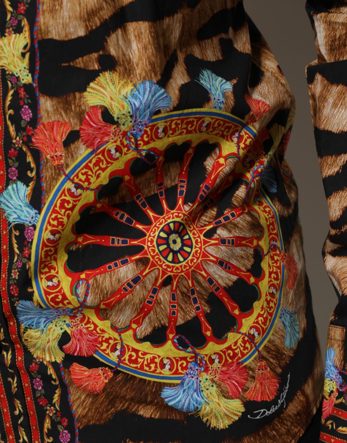 قميص دولتشي آند غابانا جولد قطن تايجر كاريتو بأكمام طويلة