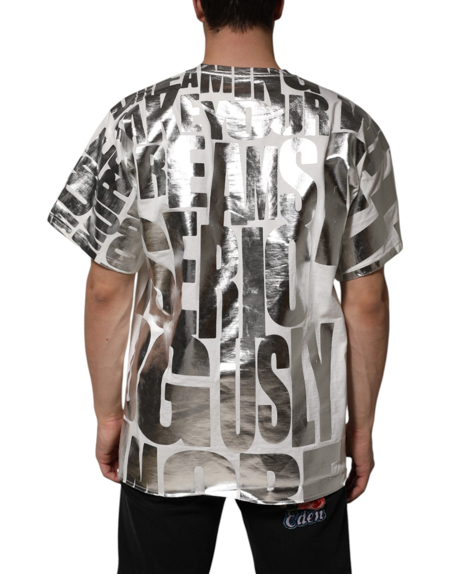 تيشيرت دولتشي آند غابانا أبيض قطني بطبعة شعار فضي معدني