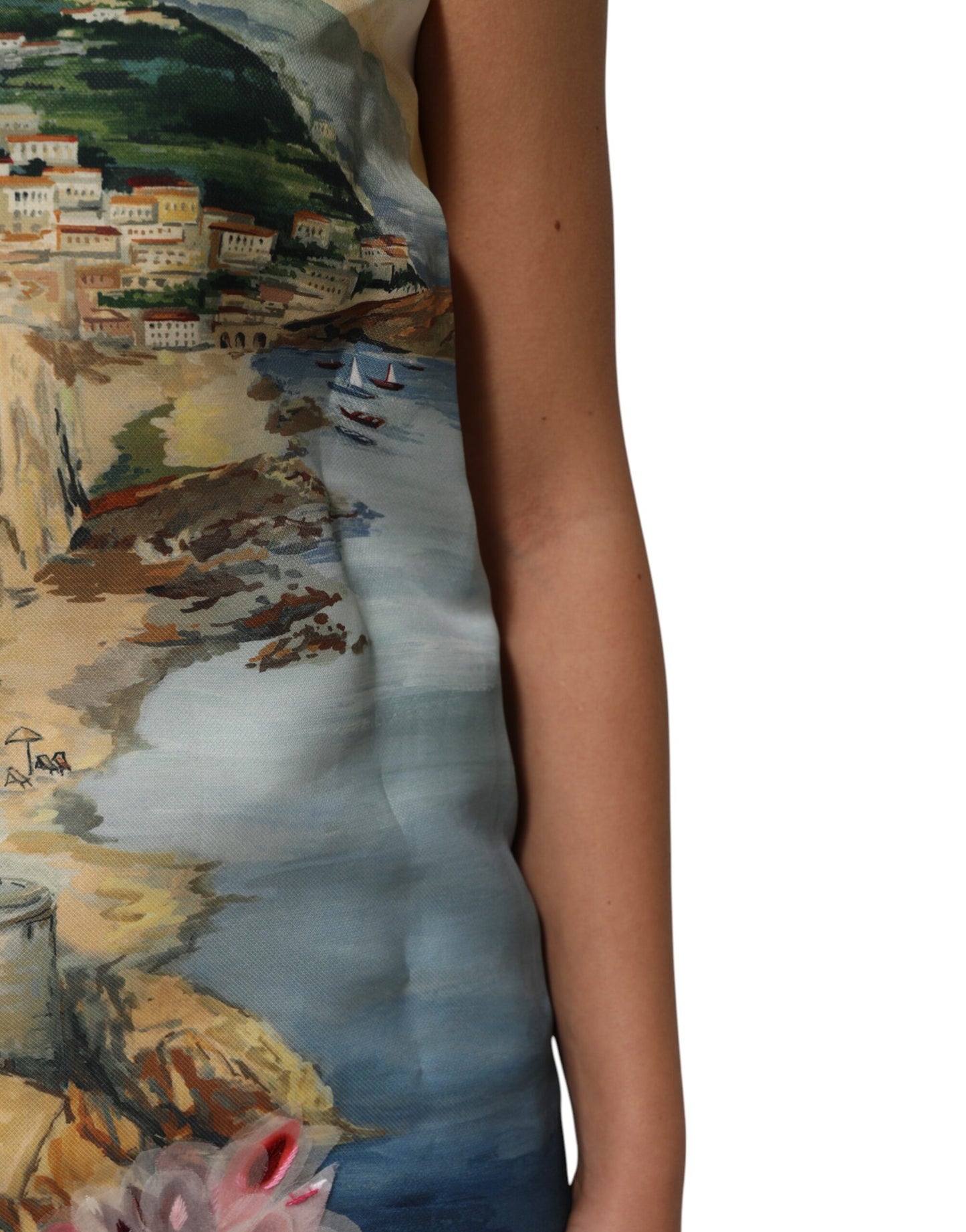 فستان قصير متعدد الألوان مزين بالكريستال من دولتشي آند غابانا