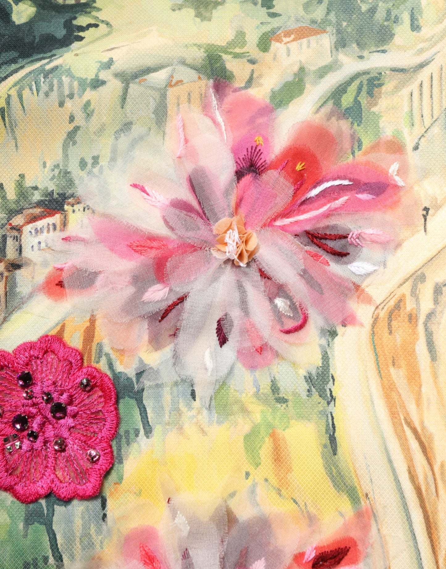 فستان قصير متعدد الألوان مزين بالكريستال من دولتشي آند غابانا