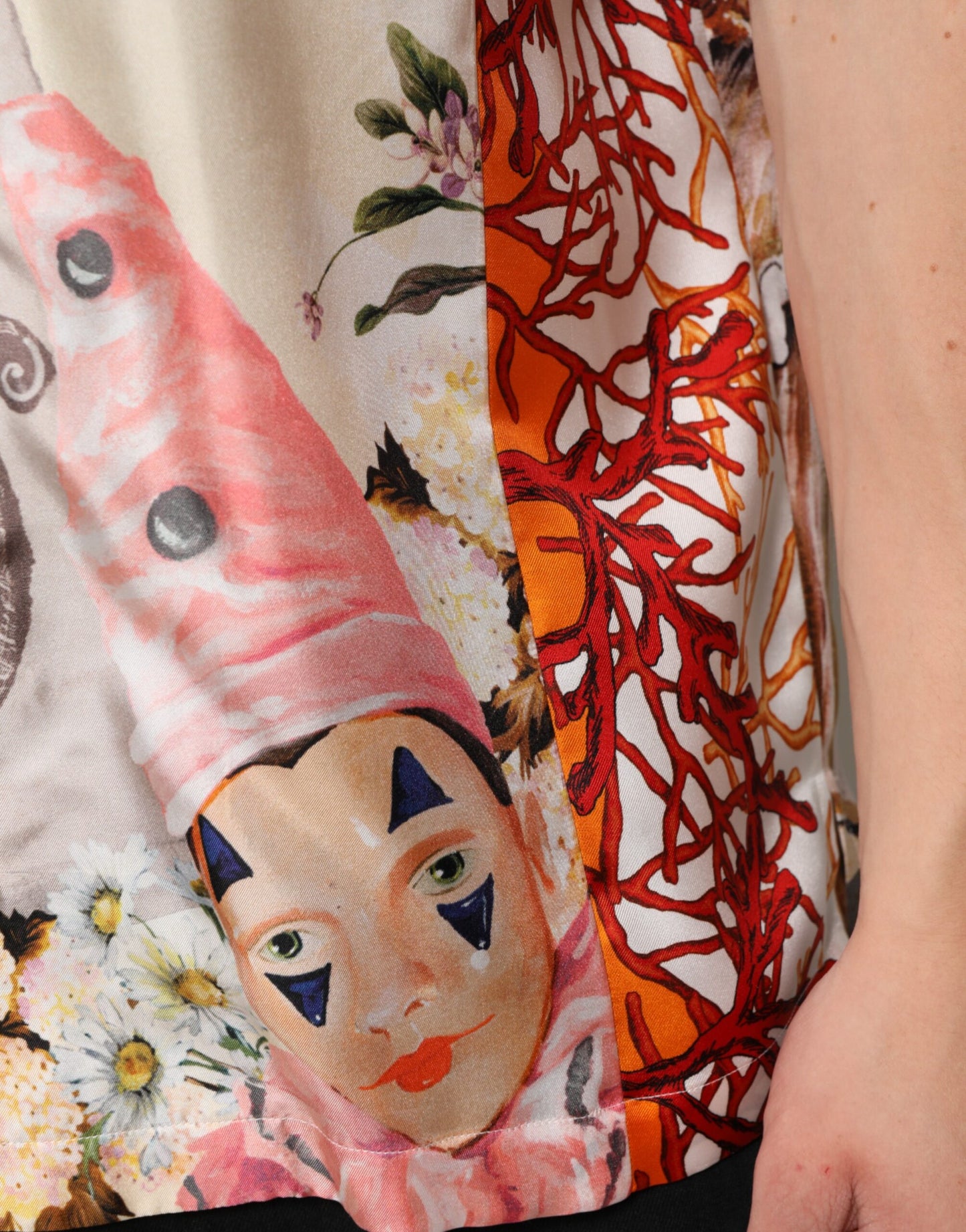 قميص هاواي كاجوال بطبعة صدفية متعددة الألوان من دولتشي آند غابانا