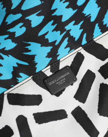 حقيبة كلاتش رجالية من دولتشي آند غابانا، مطبوعة بألوان متعددة، ومزينة بشعار الشركة