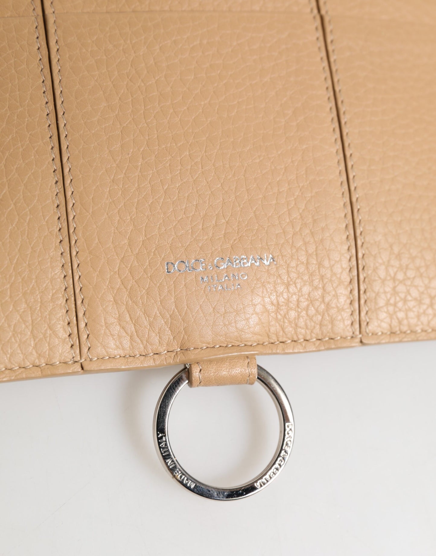 محفظة دولتشي آند غابانا كبيرة الحجم من جلد العجل باللون البيج