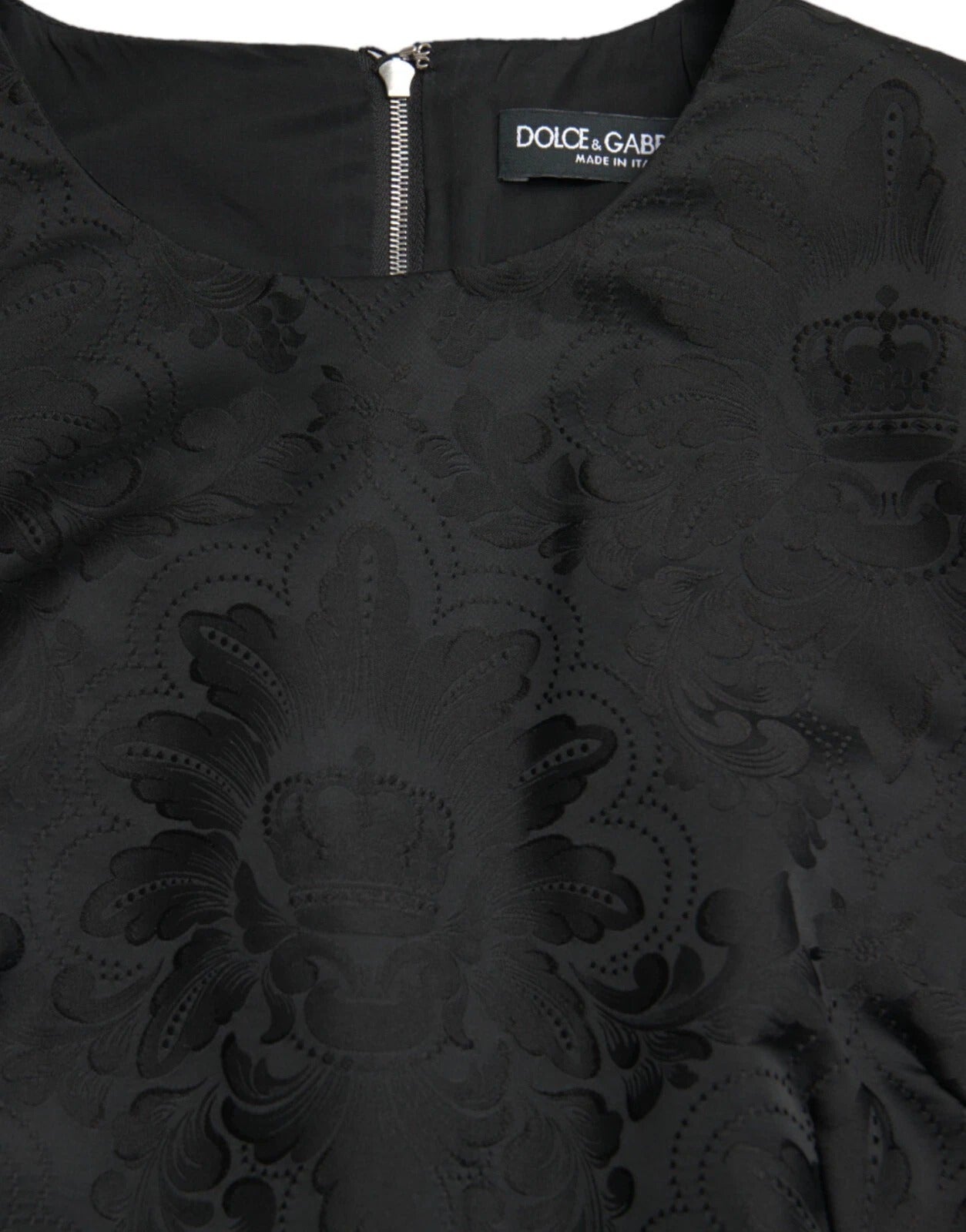 فستان دولتشي آند غابانا قصير أسود بدون أكمام وضيق من الأمام