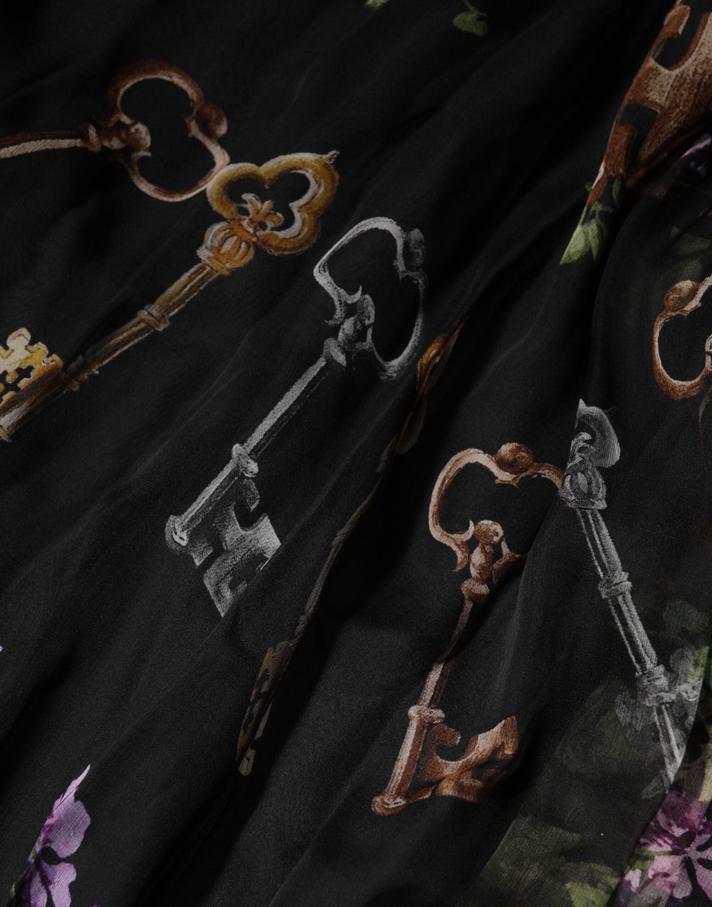 فستان دولتشي آند غابانا الأسود بدون حمالات بطبعة زهور وكريستال