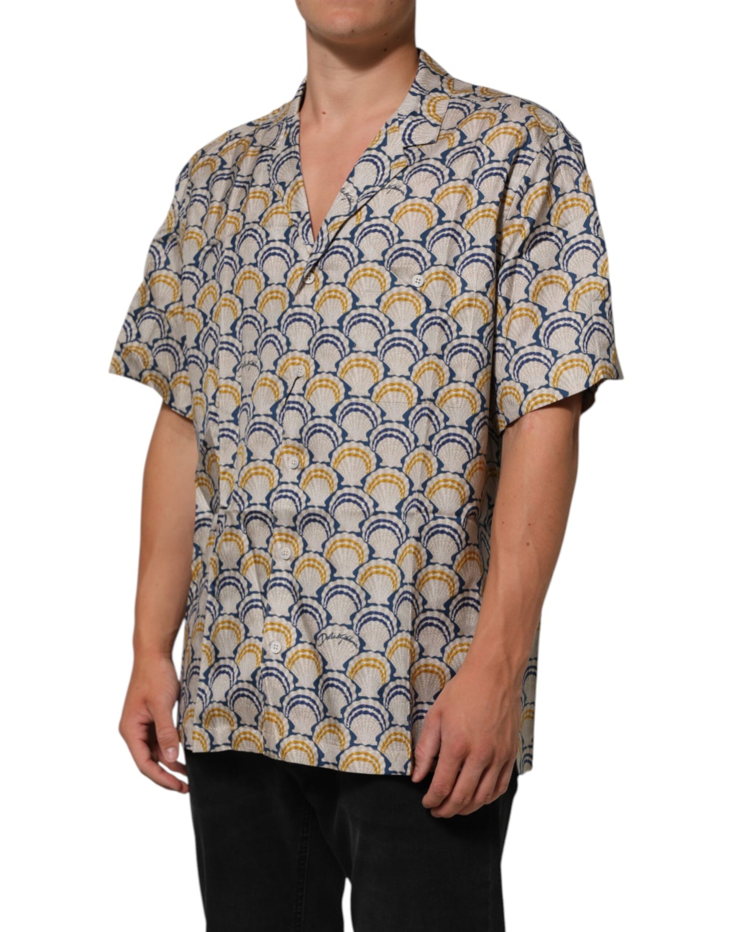 قميص دولتشي آند غابانا كريمي من القطن والحرير بطبعة صدفة هاواي