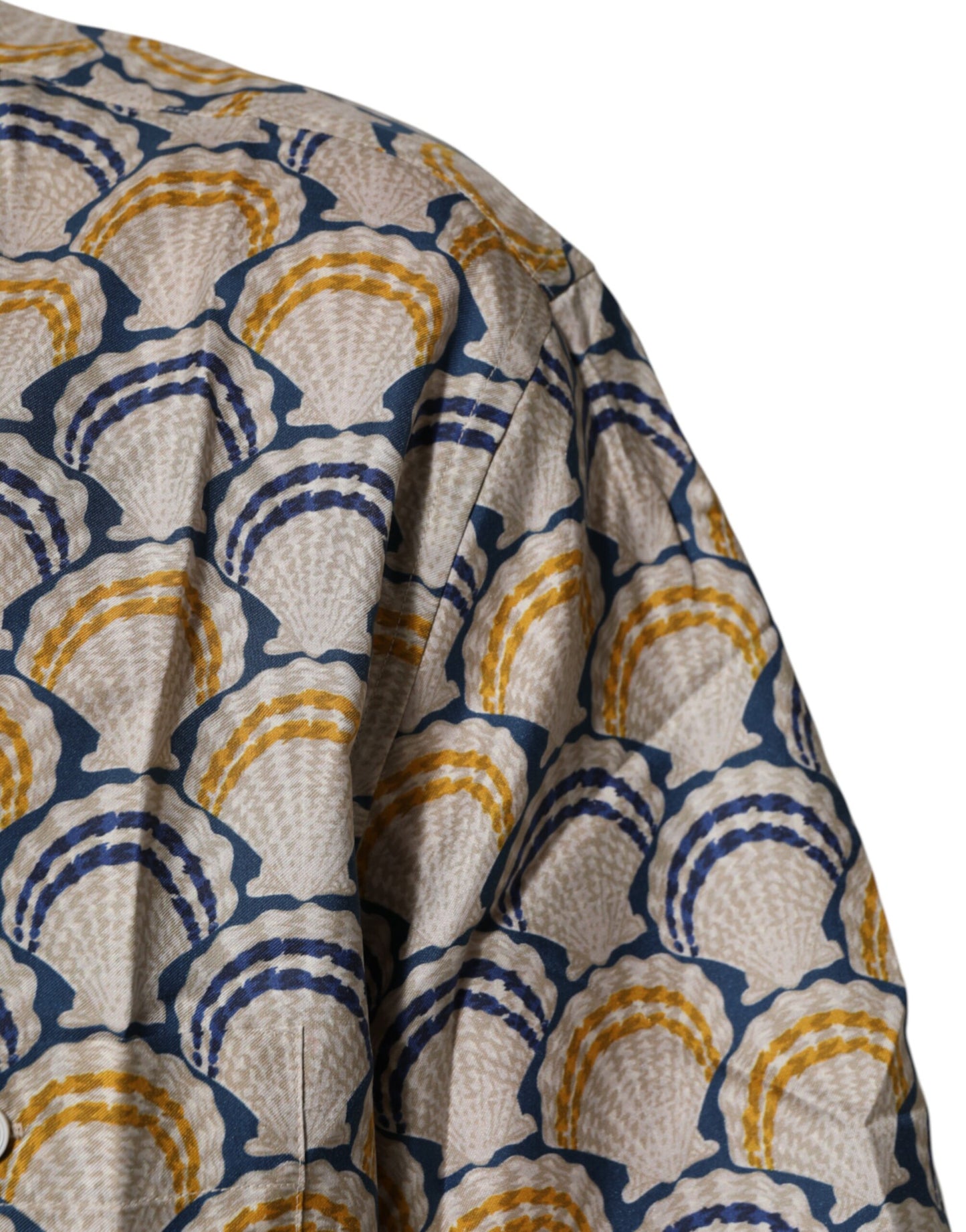 قميص دولتشي آند غابانا كريمي من القطن والحرير بطبعة صدفة هاواي