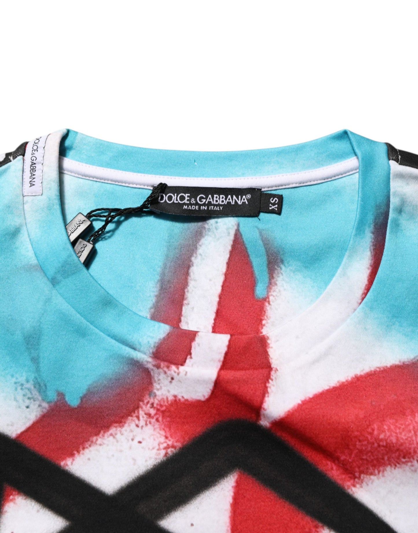 تي شيرت دولتشي آند غابانا أبيض بطبعة جرافيتي وأكمام قصيرة وياقة دائرية