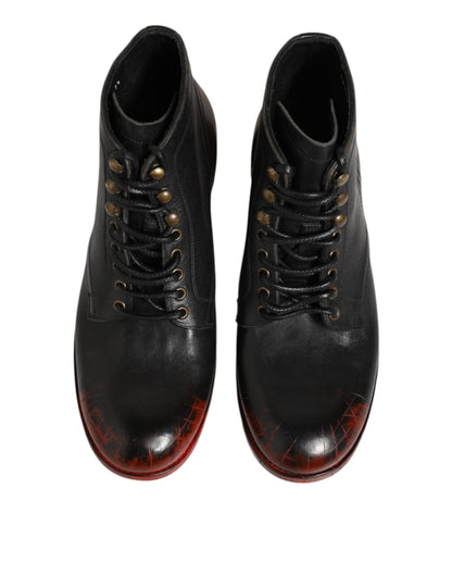 حذاء قصير برباط من دولتشي آند غابانا باللونين الأسود والأحمر