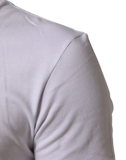 تي شيرت رجالي من دولتشي آند غابانا، قطن أبيض، مطبوع عليه شعار، برقبة دائرية