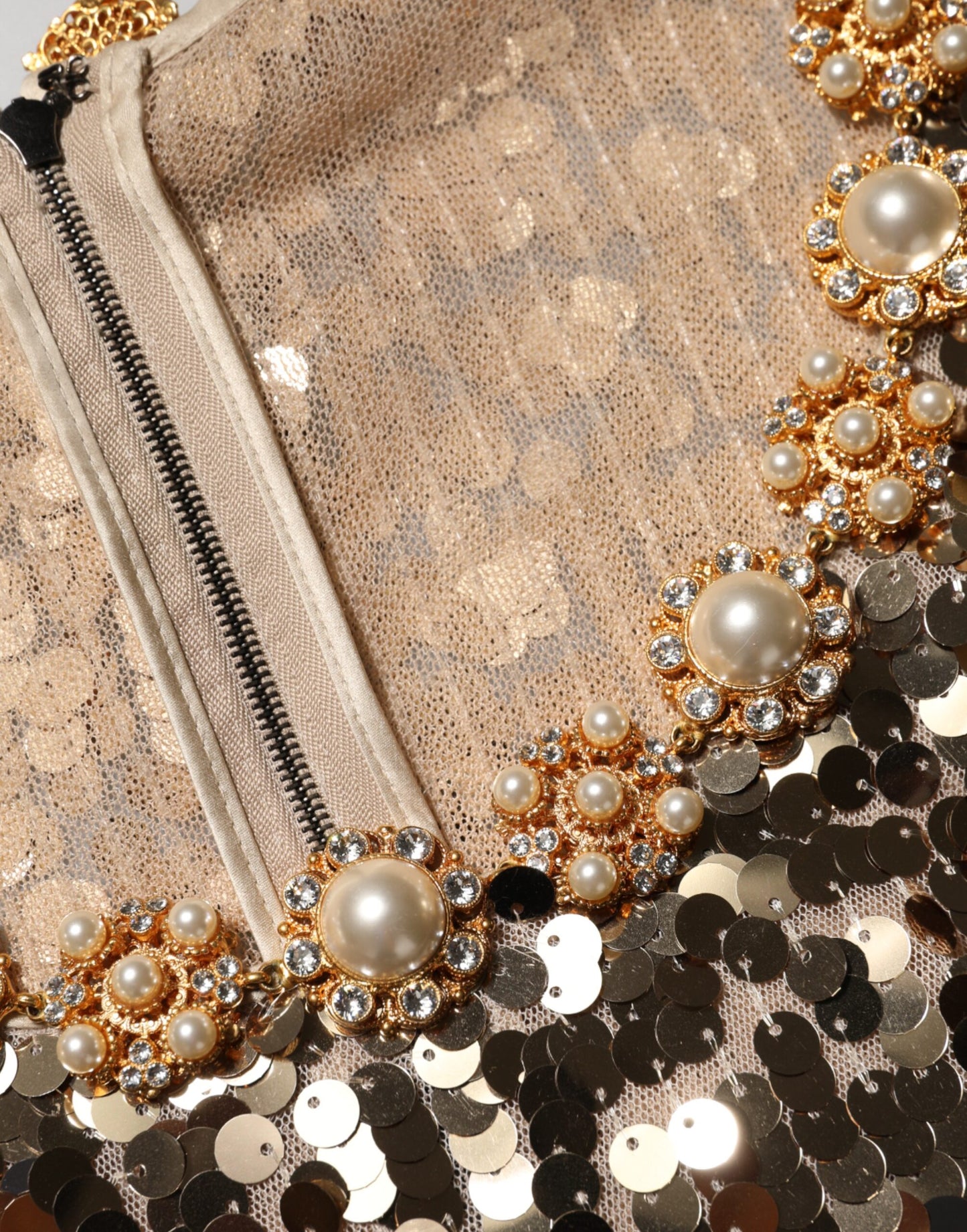 فستان دولتشي آند غابانا قصير من النايلون الذهبي المزين بالترتر بتصميم A