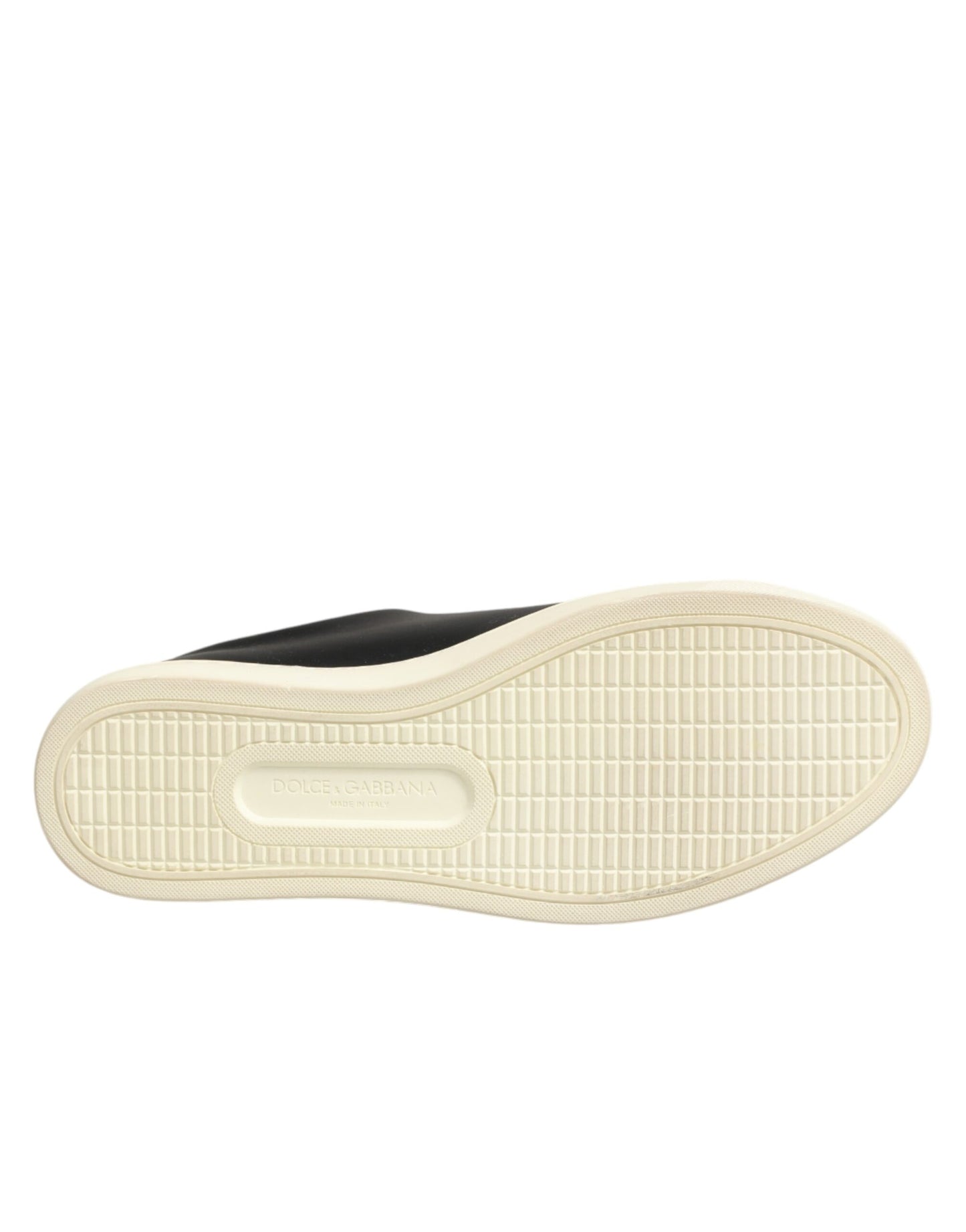 حذاء سنيكرز دولتشي آند غابانا من الجلد الأسود بتصميم القلب المقدس