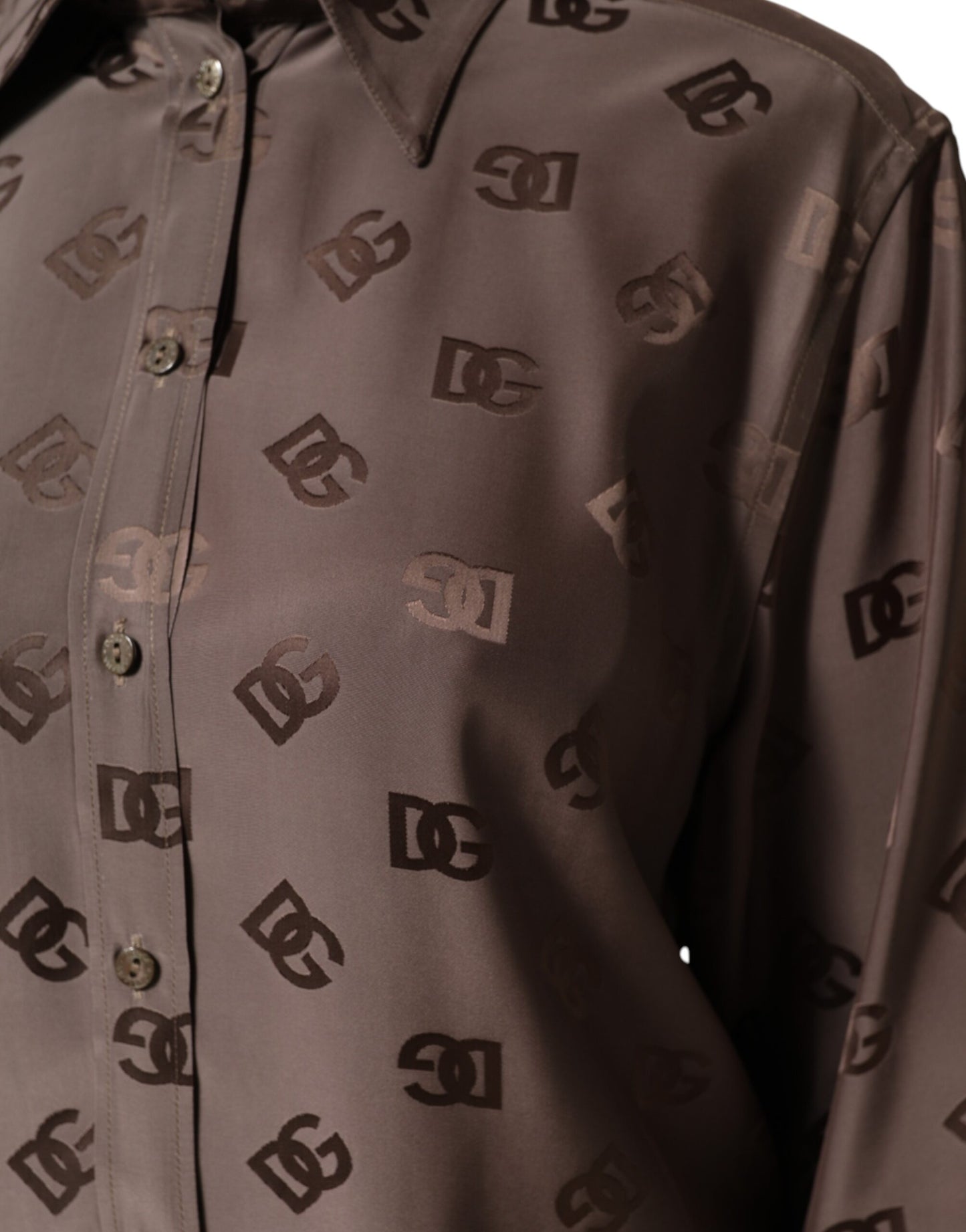 قميص دولتشي آند غابانا بني بأكمام طويلة وياقة وشعار