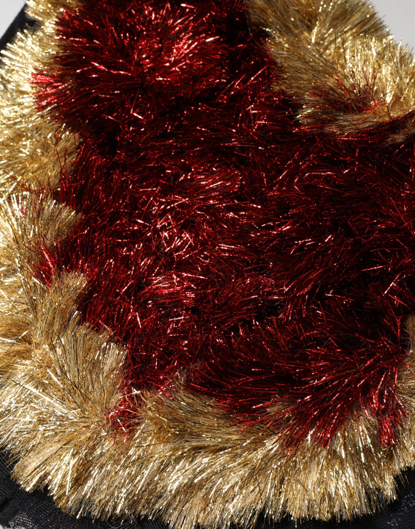 صدرية كورسيه دولتشي آند غابانا سوداء ذهبية على شكل قلب